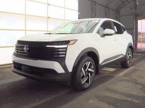 Used 2025 Nissan Kicks SV image 1