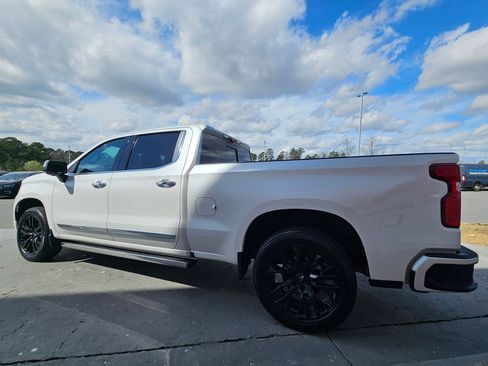 Used 2022 Chevrolet Silverado 1500 High Country w/ High Country Premium Package image 5