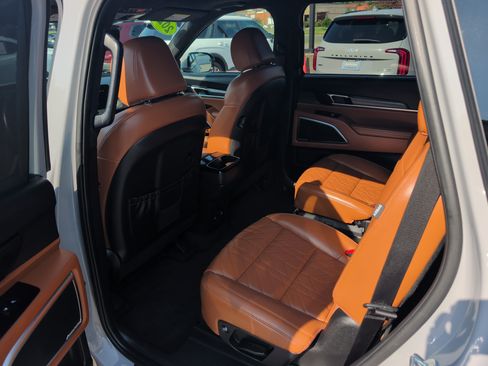 Used 2025 Kia Telluride SX Prestige X-Pro AWD/4WD image 9