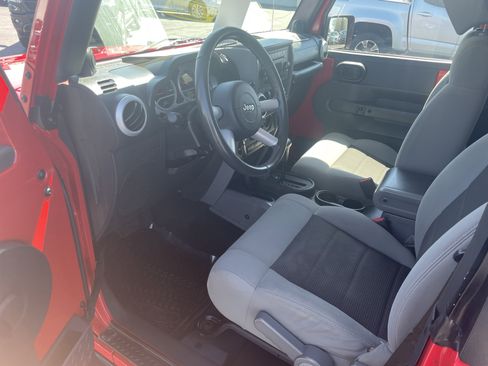 Used 2010 Jeep Wrangler Sahara w/ Trailer Tow Group AWD/4WD image 13