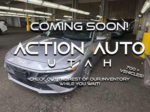 Used 2025 Hyundai Elantra SE image 1