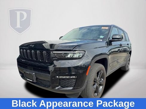 Used 2023 Jeep Grand Cherokee L Limited w/ Black Appearance Package AWD/4WD image 13