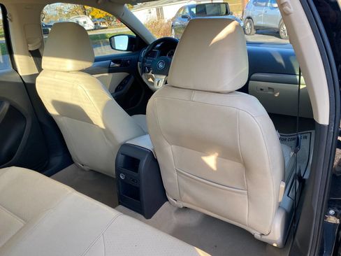 Used 2013 Volkswagen Jetta TDI image 25