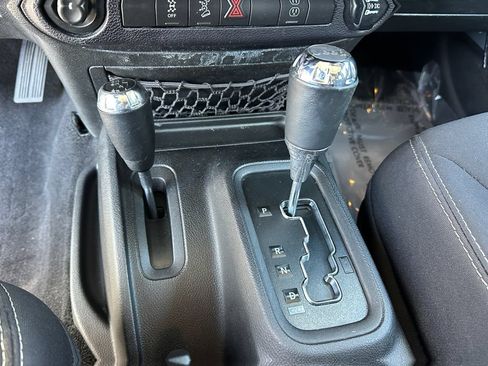 Used 2014 Jeep Wrangler Unlimited Rubicon w/ Connectivity Group AWD/4WD image 23