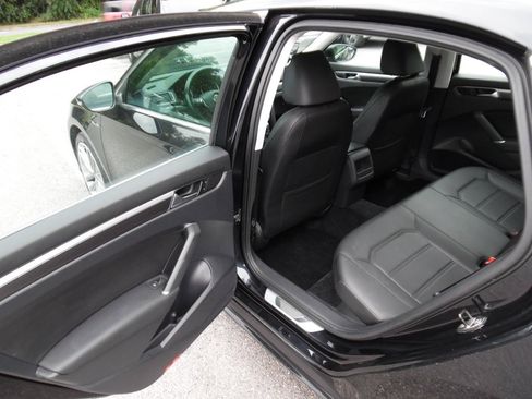 Used 2017 Volkswagen Passat 1.8T R-Line FWD image 17