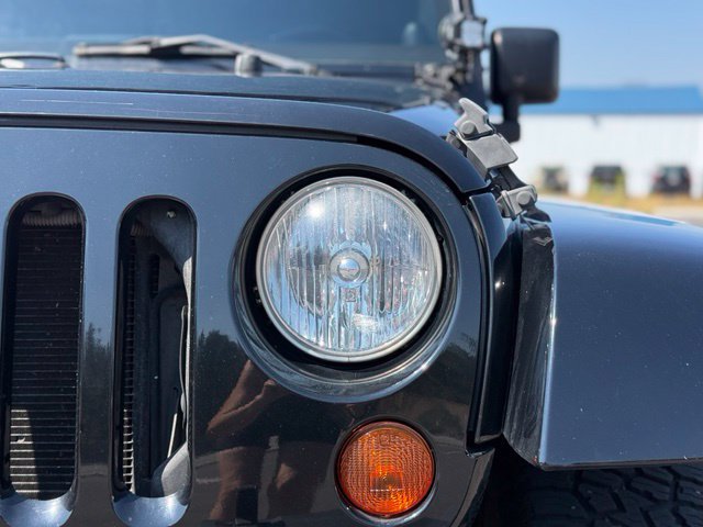 Used 2011 Jeep Wrangler Unlimited Sahara AWD/4WD image 6