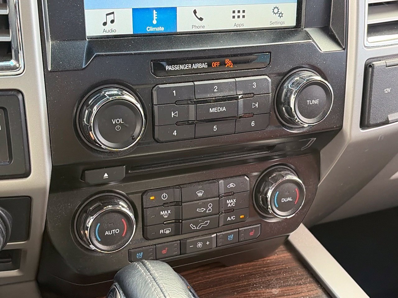 Used 2016 Ford F150 Lariat RWD image 11