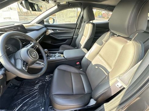 New 2026 MAZDA MAZDA3 Hatchback w/Premium Plus Pkg image 11