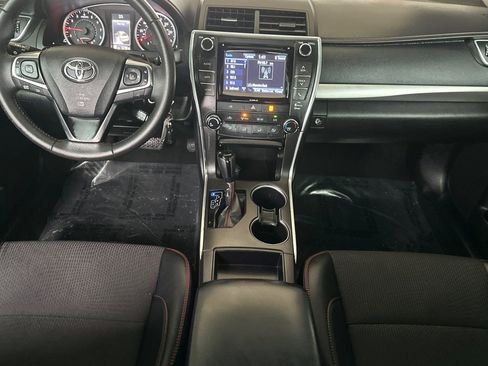 Used 2017 Toyota Camry SE image 13