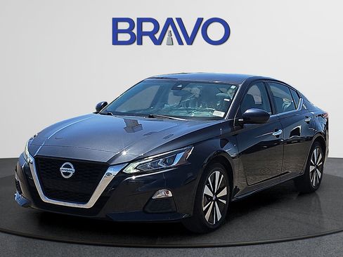 Used 2021 Nissan Altima 2.5 SV FWD image 1
