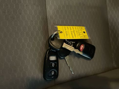 Used 2019 Hyundai Elantra SEL image 25