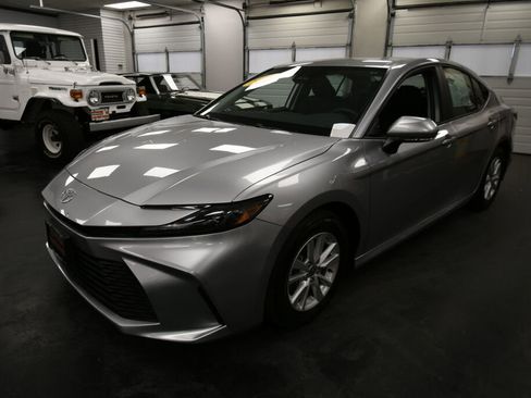 Certified 2025 Toyota Camry LE image 3