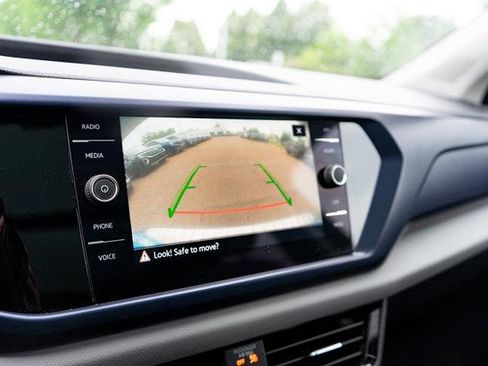 Certified 2023 Volkswagen Taos SE w/ Panoramic Sunroof Package AWD/4WD image 19