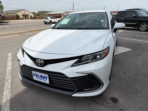Used 2021 Toyota Camry LE image 12