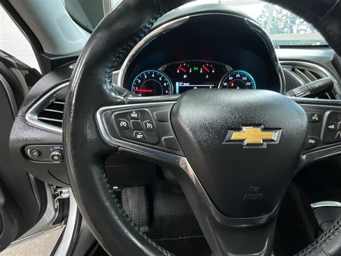 Used 2017 Chevrolet Malibu LT FWD image 21