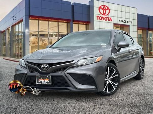 Used 2022 Toyota Camry SE FWD image 2