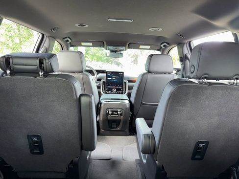 Used 2025 GMC Yukon Denali AWD/4WD image 31