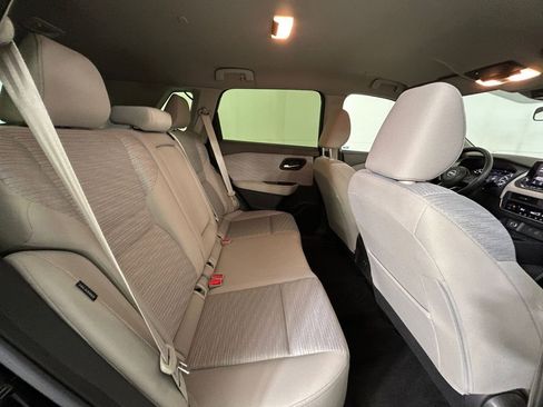 Used 2023 Nissan Rogue SV image 17