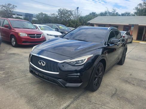Used 2017 INFINITI QX30 AWD image 16