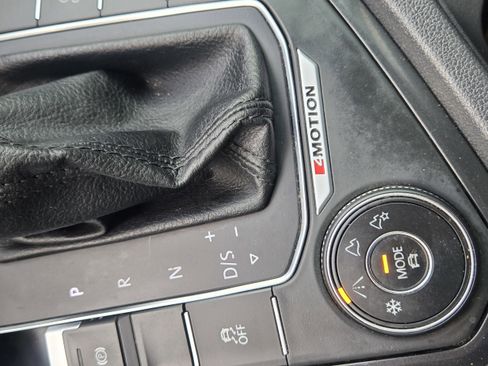 Used 2018 Volkswagen Tiguan SEL image 31