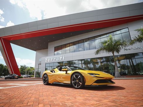 Used 2024 Ferrari SF90 Spider image 22