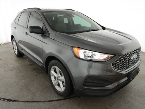 Used 2023 Ford Edge SE AWD/4WD image 3