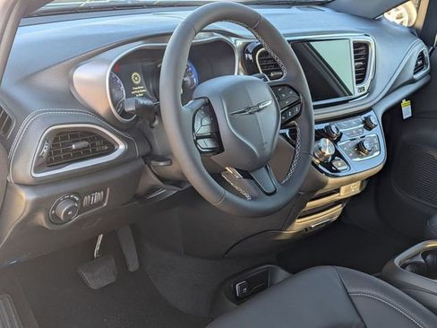 New 2026 Chrysler Pacifica Select w/ S Appearance Package FWD image 10