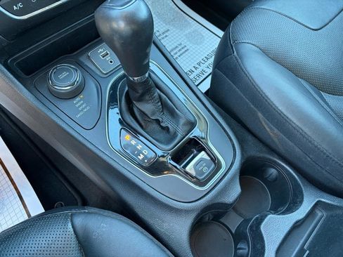 Used 2019 Jeep Cherokee Limited AWD/4WD image 22