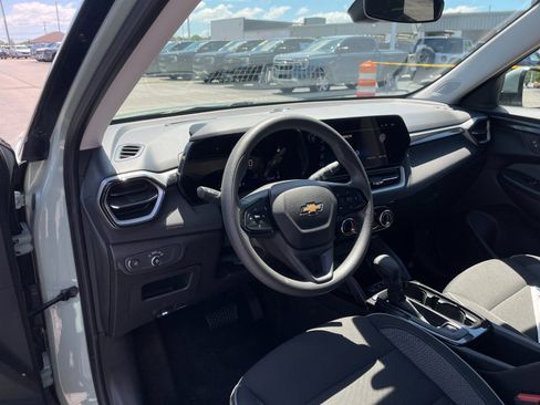 Used 2025 Chevrolet TrailBlazer LT AWD/4WD image 11