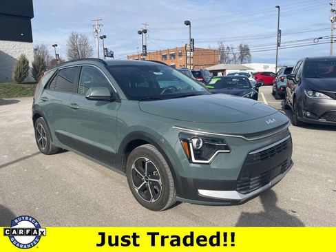 Used 2023 Kia Niro EX image 1