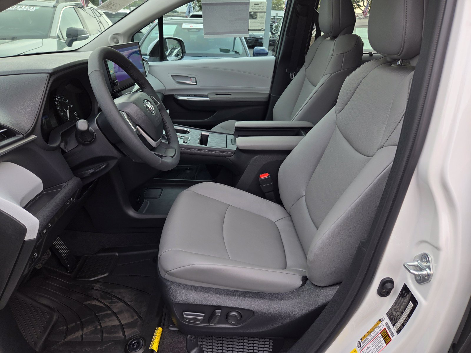Certified 2026 Toyota Sienna XLE FWD image 17