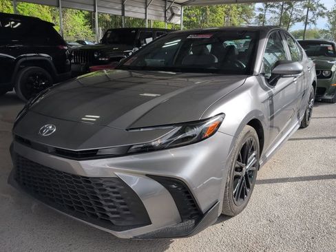 Used 2025 Toyota Camry SE w/ Multimedia Upgrade Package image 1