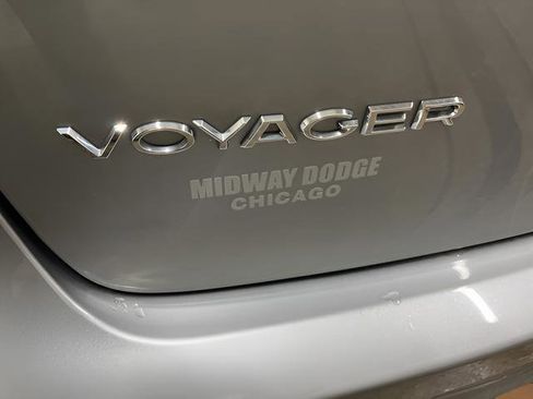 Used 2021 Chrysler Voyager Lxi image 8