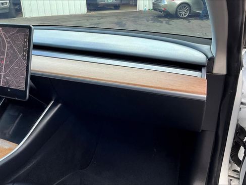 Used 2018 Tesla Model 3 Long Range image 17