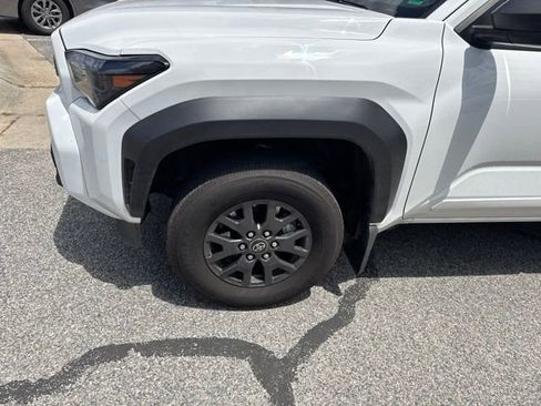 Used 2025 Toyota 4Runner SR5 AWD/4WD image 3