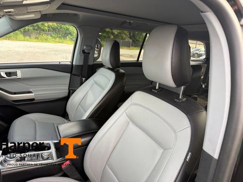 Used 2021 Ford Explorer XLT w/ Equipment Group 202A AWD/4WD image 12