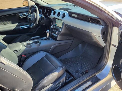 Used 2016 Ford Mustang Premium image 9