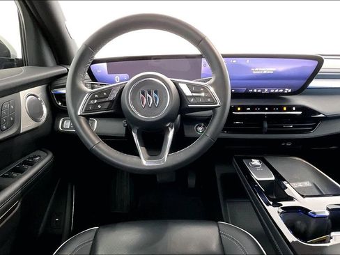 Used 2025 Buick Enclave Avenir w/ Trailering Package, 5000 lbs. image 8