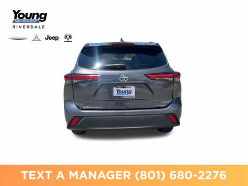 Used 2021 Toyota Highlander XLE AWD/4WD image 4
