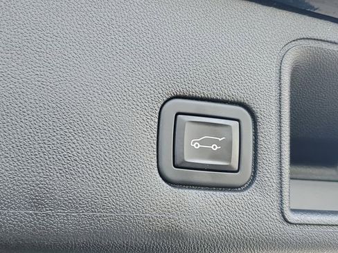 Certified 2022 GMC Terrain Denali w/ Denali Premium Package AWD/4WD image 9