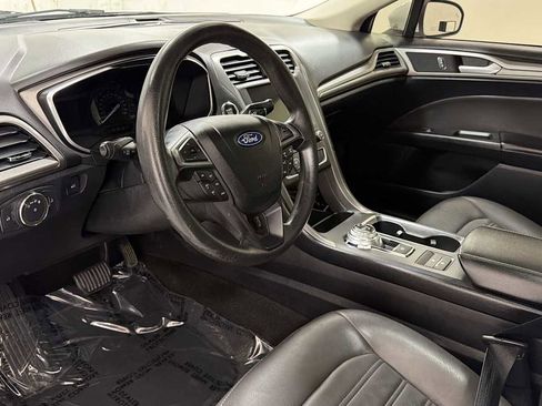 Used 2020 Ford Fusion SE FWD image 12