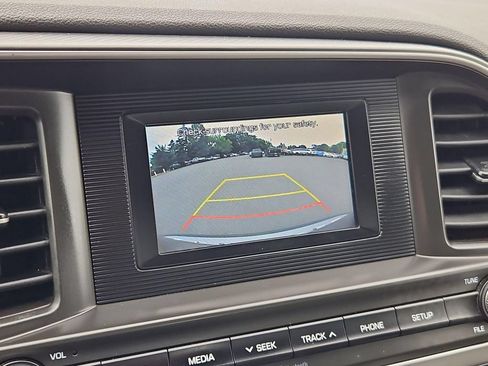 Used 2019 Hyundai Elantra SE FWD image 19