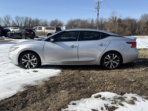 Used 2016 Nissan Maxima Platinum w/ Interior Lighting Package image 3