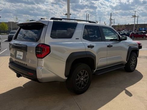 Used 2025 Toyota 4Runner SR5 AWD/4WD image 5