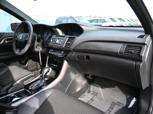 Used 2017 Honda Accord Sport image 14