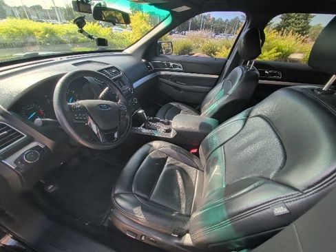 Used 2017 Ford Explorer XLT AWD/4WD image 9