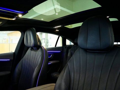 Certified 2022 Mercedes-Benz EQS 580 4MATIC Sedan image 18