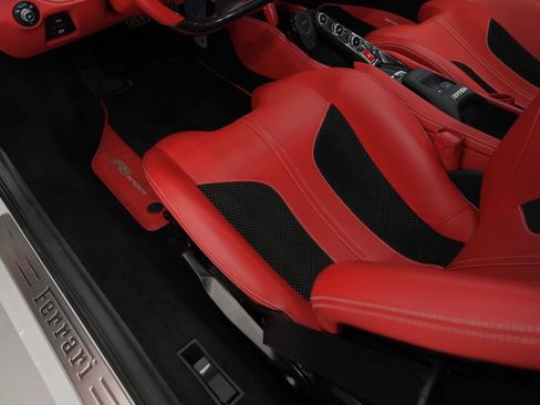 Used 2023 Ferrari F8 Tributo RWD image 43