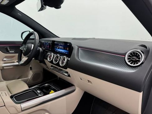 Certified 2025 Mercedes-Benz GLA 250 image 31