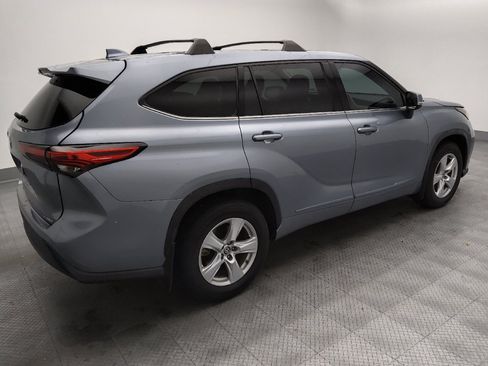 Used 2021 Toyota Highlander LE AWD/4WD image 10